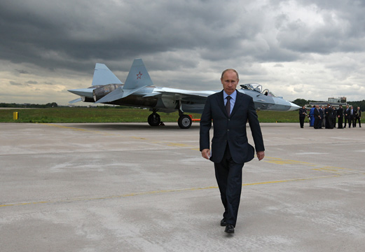 Aéroplans - Vladimir Poutine devant le T-50 (photo Reuters).