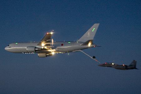 Aeroplans - Ravitaillement de nuit pour un Boeing KC767 japonais