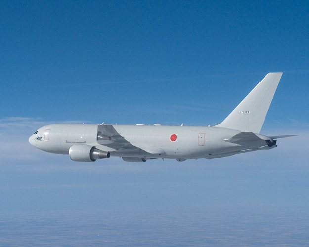 Aeroplans - Japanese KC-767J aerial refueling tanker built for the Japan airself-defense force is shown here during a test flight © Boeing
