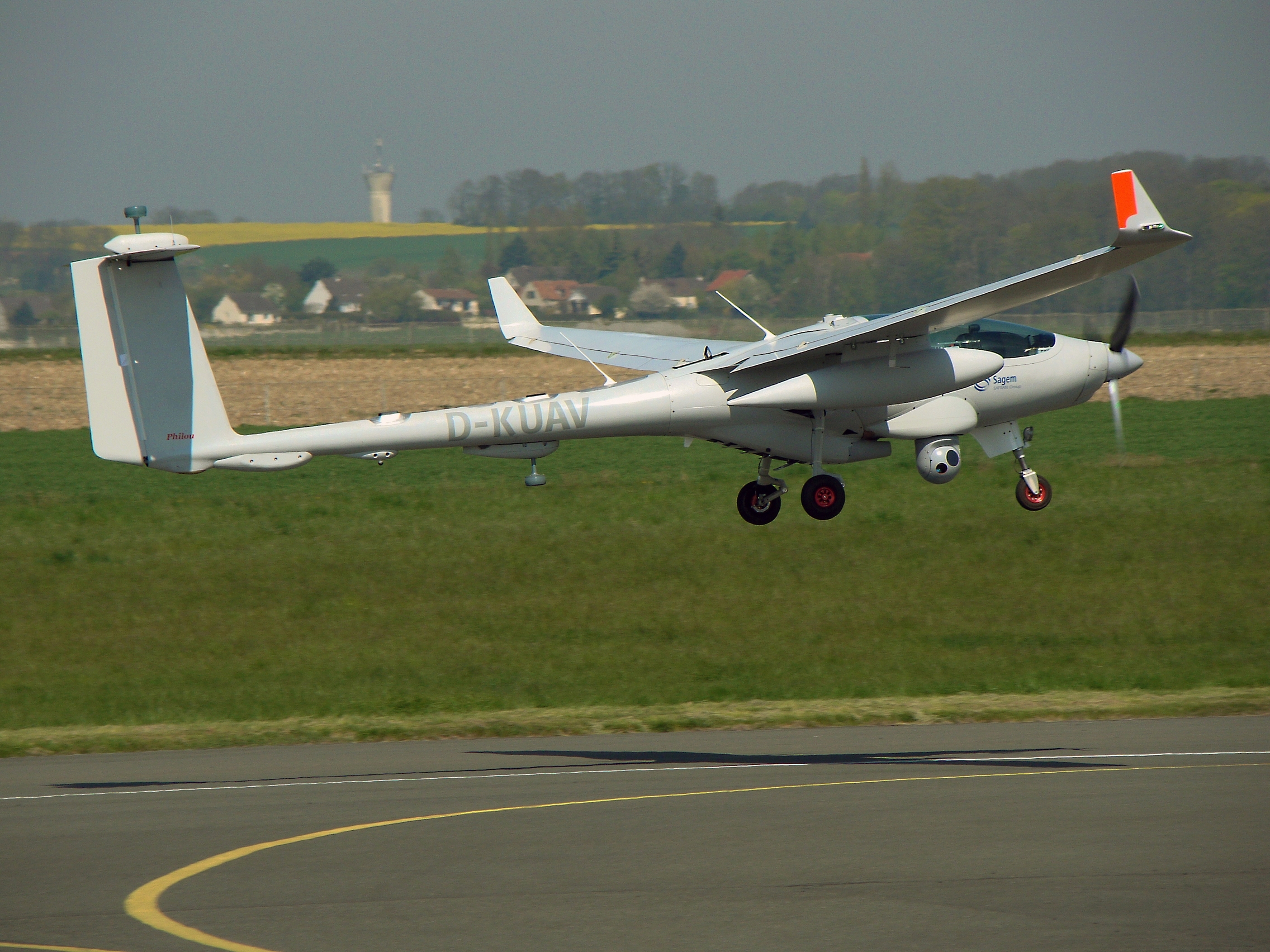 Aeroplans - Le drone Patroller sans pilote à Istres © Wodka Gallien pour Sagem
