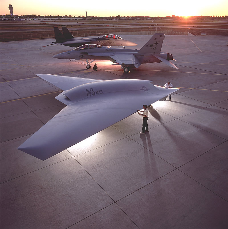 Aeroplans - Drone X-45C, F-18F et F-15E © Boeing