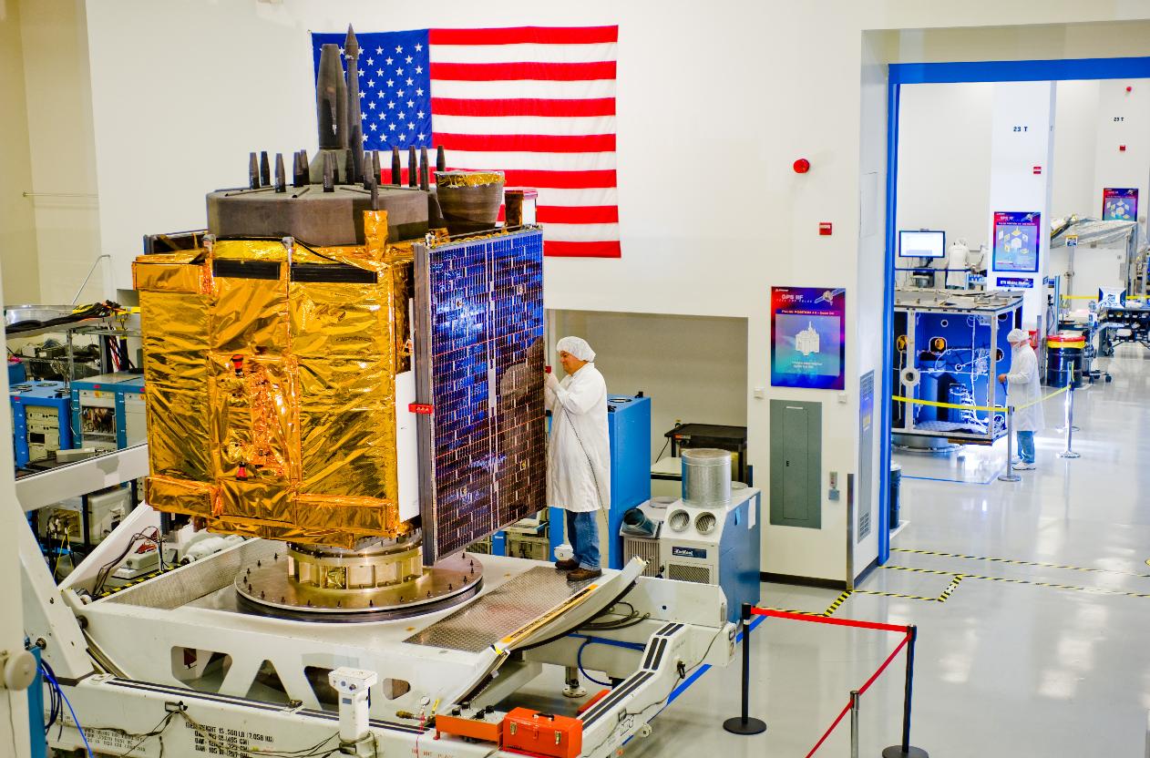 Aeroplans - 1st Boeing GPS IIF Spacecraft Ready for Launch from Cape Canaveral © Boeing