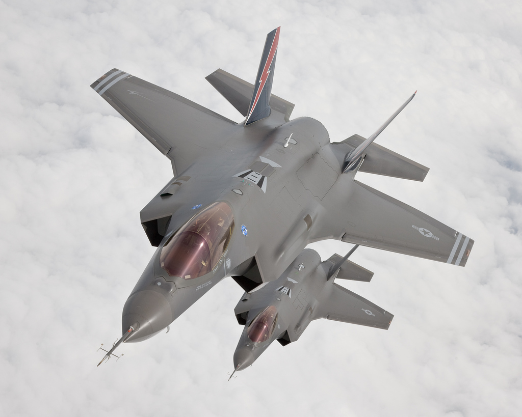 Aeroplans - F-35s AF1 and AF2 flt together at same time AF1 in flight © Lockheed Martin