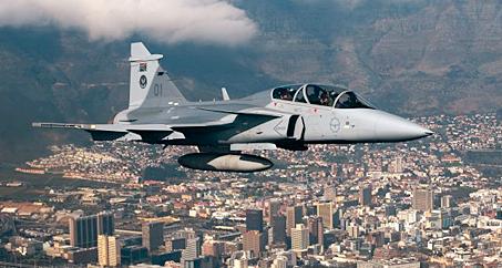 Aeroplans - Les Gripen des forces aériennes sud-africaines apportent la sécurité et la protection de l’espace aérien dans les zones d’exclusion aériennes pendant la Coupe du monde de la FIFA en Afrique du Sud © Saab and Frans Dely