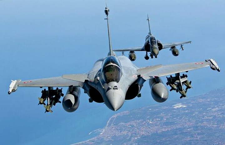 Aeroplans - Rafale et Mirage 2000D en route pour la Libye - Crédit Armée de l'air