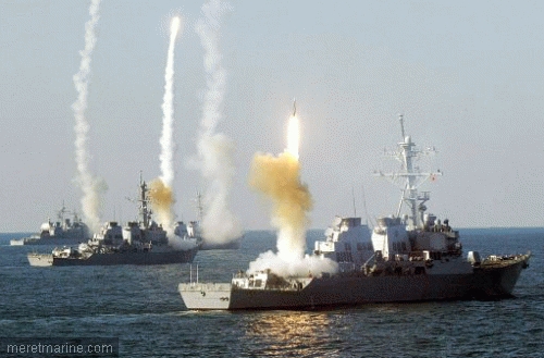 Aeroplans - Destroyers américains tirant une slave de missiles Tomahawk - crédits US Navy